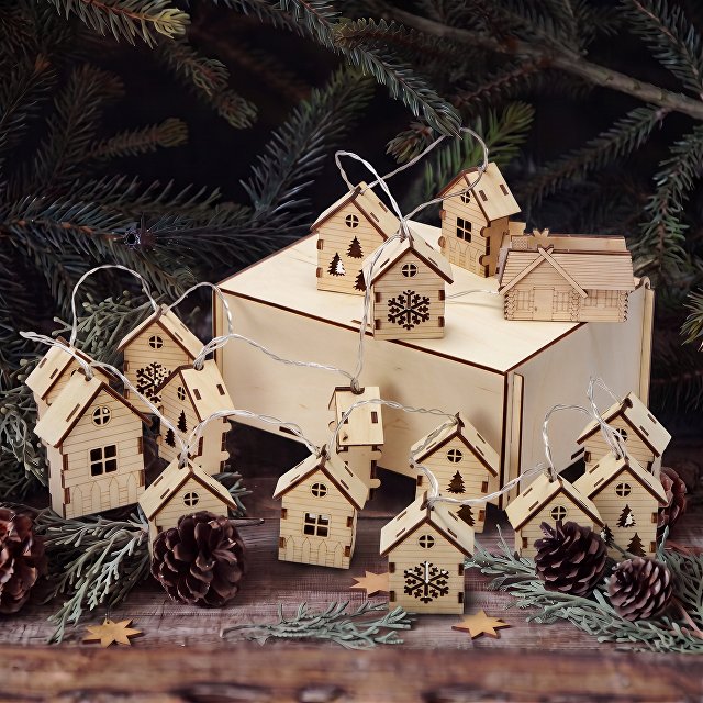 Елочная гирлянда с лампочками "Зимняя сказка" деревянная + деревянная коробка с наполнителем-стружкой "Ларь"
